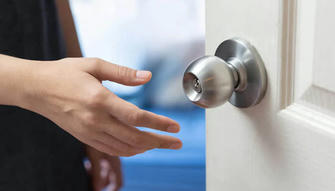 How to Choose the Perfect Doorknob or Door Handle for Your Interior Design